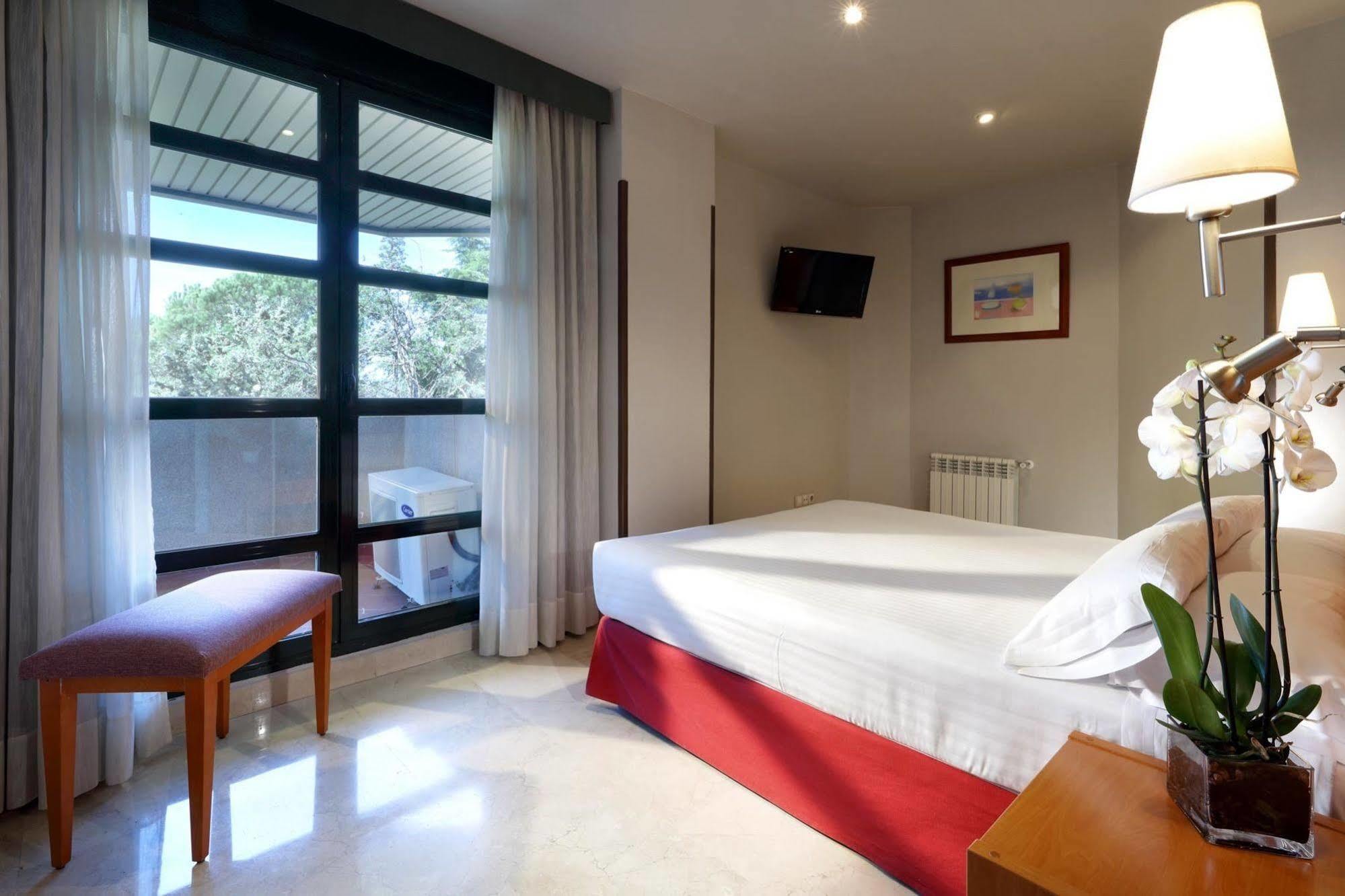 Exe Gran Hotel Almenar Las Rozas de Madrid Exterior foto