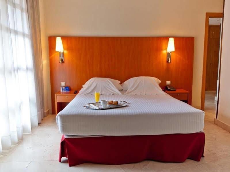 Exe Gran Hotel Almenar Las Rozas de Madrid Exterior foto